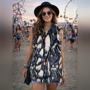 Ark & Co Open Front Patchwork Faux Fur Vest Size Medium Festval Westernwear EUC